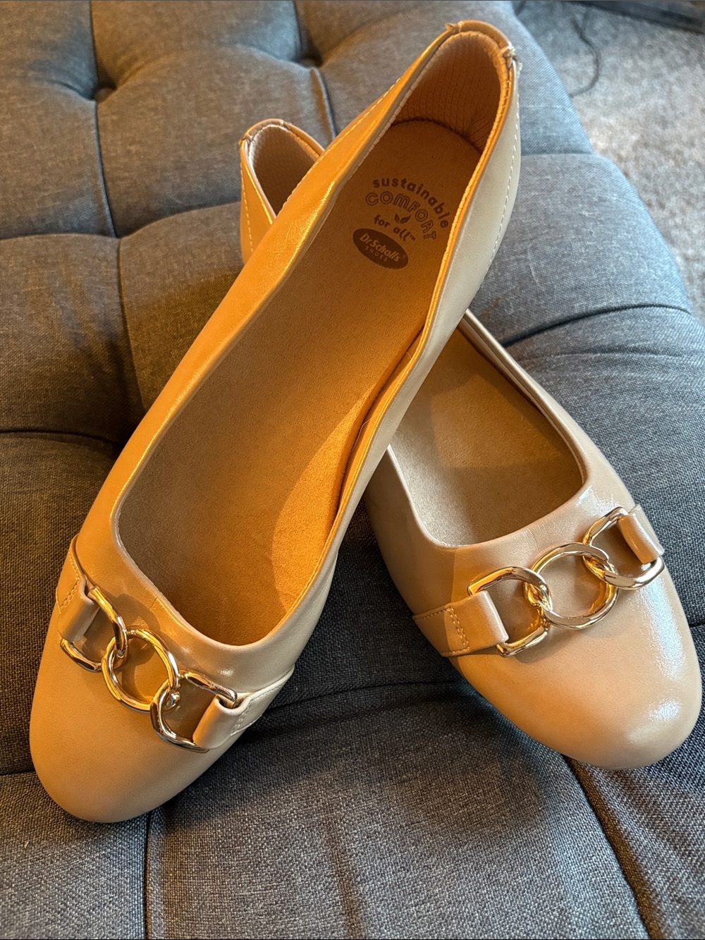 Dr. Scholl's Beige Ballet Flats with Gold Chain Accent